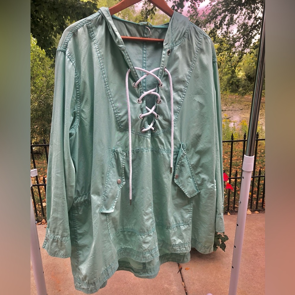 XS/Small Free People Hooded White Lace-Up. Green/blue overall color. Lightweight